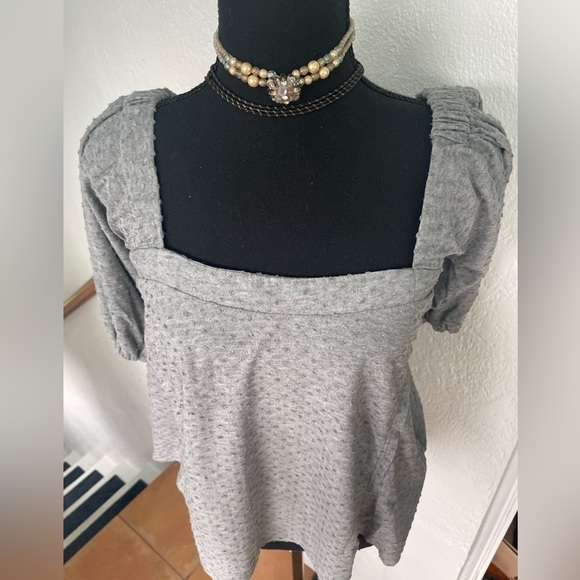 Millibon Women’s Gray Swing Top with Swiss Dots and Puff Sleeve Detail size M - Picture 3 of 8